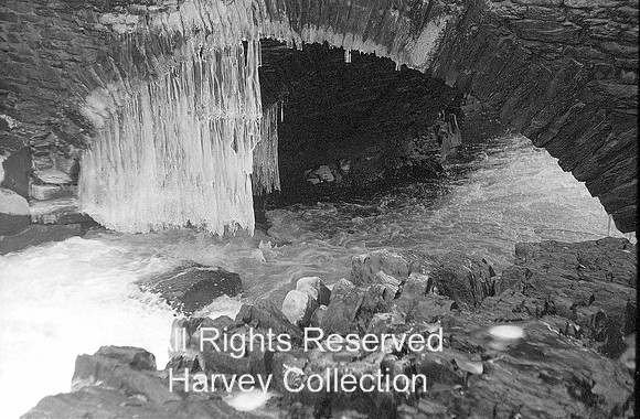 Backbarrow bridge, Wall of ice caused by waterfall spray