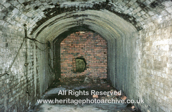 HRS 1136 Manchester, Salford Junction Canal, Link tunnel to GN Goods warehouse 1973