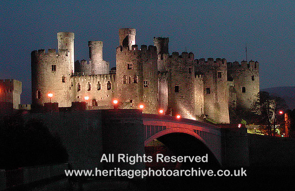 HRS 251 Conwy Castle at night