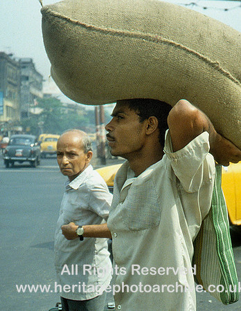 HRS 931 India, Calcutta, street scene man with sack 1995