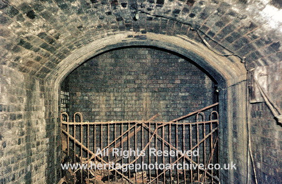 HRS 1137 Manchester, Salford Junction Canal, Link tunnel to GN Goods warehouse 1973