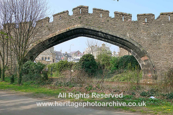 HRS 191 Stephenson's arch over railway Conwy