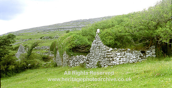 HRS 3459 Ireland, Deserted village The Burren 1994