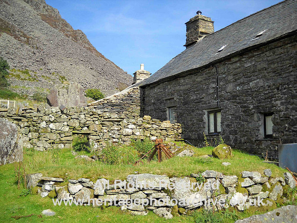 HRS 610 Llan Ffestiniog,  Cae Canol Mawr,  Horse whim circle and gear