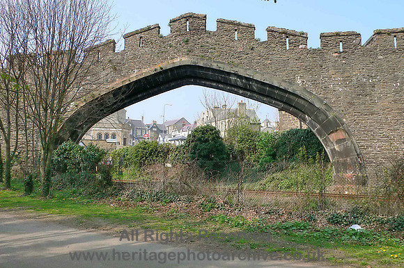 HRS 191 Stephenson's arch over railway Conwy