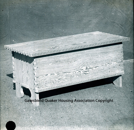 Small slipper chest