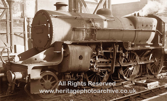 HRS 696 Manchester Victoria Station 42727 loco c1967