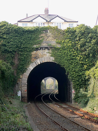 HRS 193 Conwy tunnel 1848 - the house on the bridge