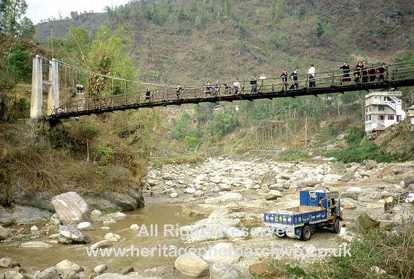 HRS 950 Ranipool Valley bridge and schoolchildren 1995