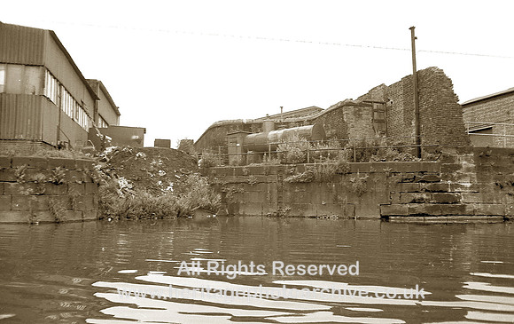 HRS 1134 Manchester, Salford Junction Canal, river entrance lock 1970s