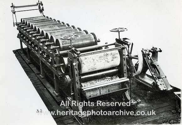 HRS 2150 Whitehead & Poole Drying tins