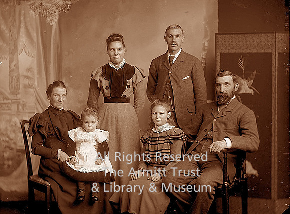 G Hodgson and Family