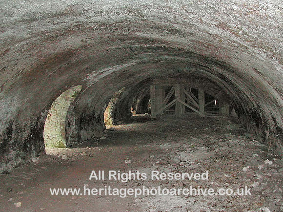 HRS 971 Llanymynech, Hoffman lime kiln interior  2004