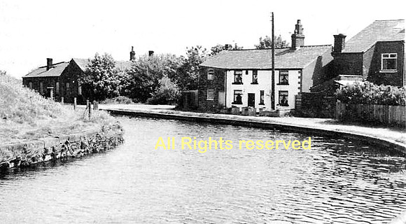 Canal Side Cottages at Nob End
