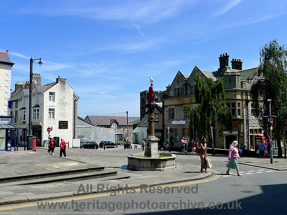 HRS 11134 Conwy, Lancaster Square, statue Llewelyn ap Iorwerth 2022